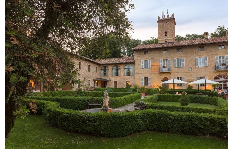 Hotel Relais Castello Di Razzano à Alfiano Natta Extérieur photo