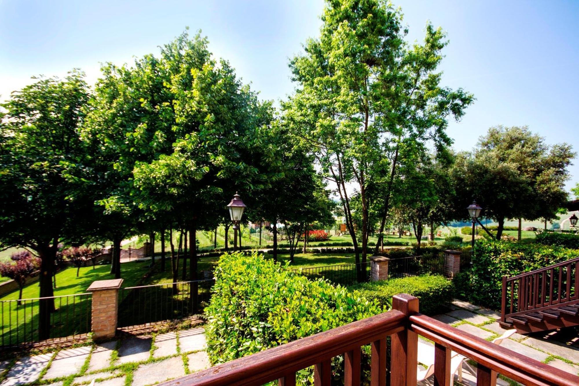 Hotel Relais Castello Di Razzano à Alfiano Natta Extérieur photo