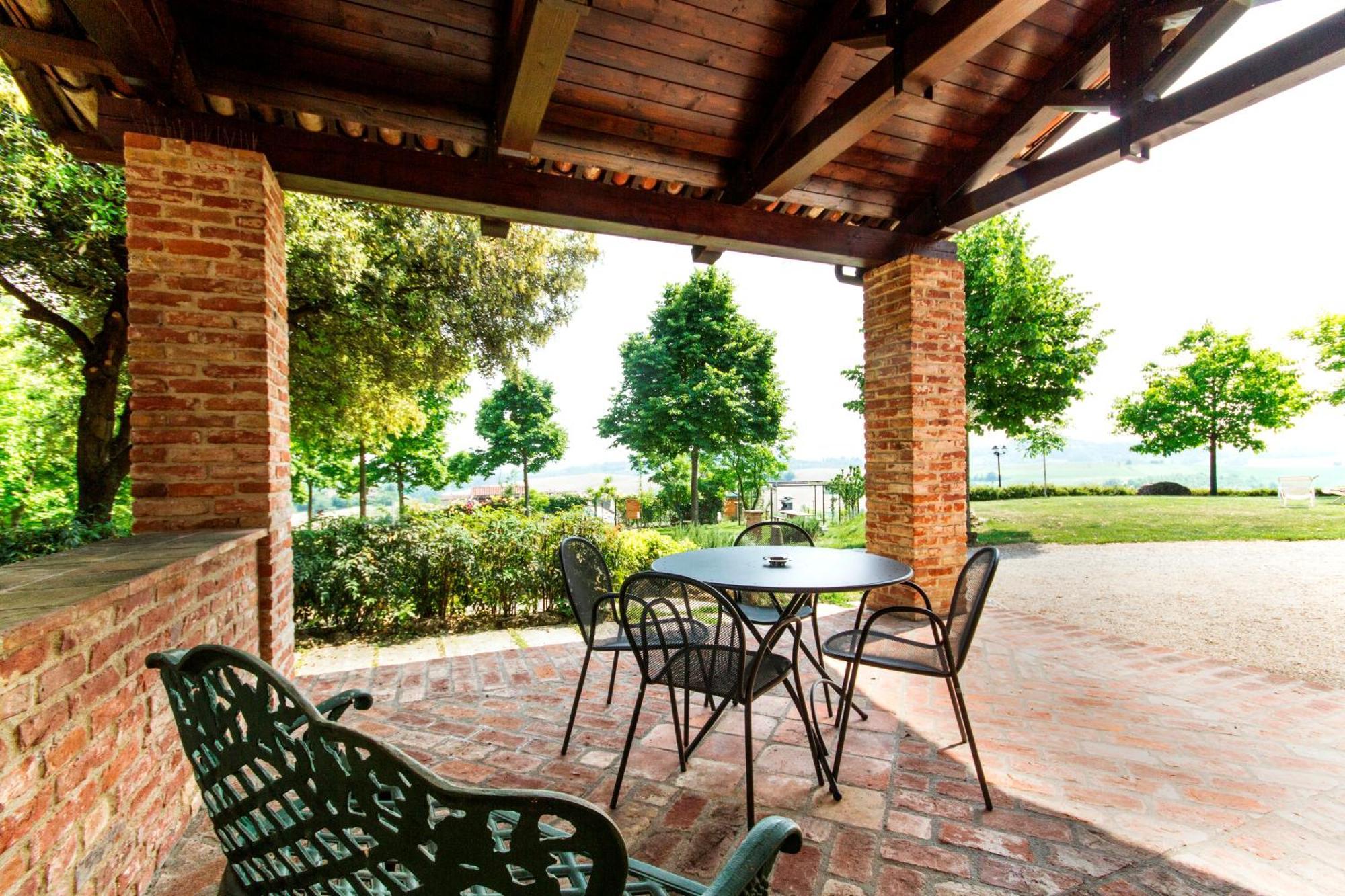Hotel Relais Castello Di Razzano à Alfiano Natta Extérieur photo