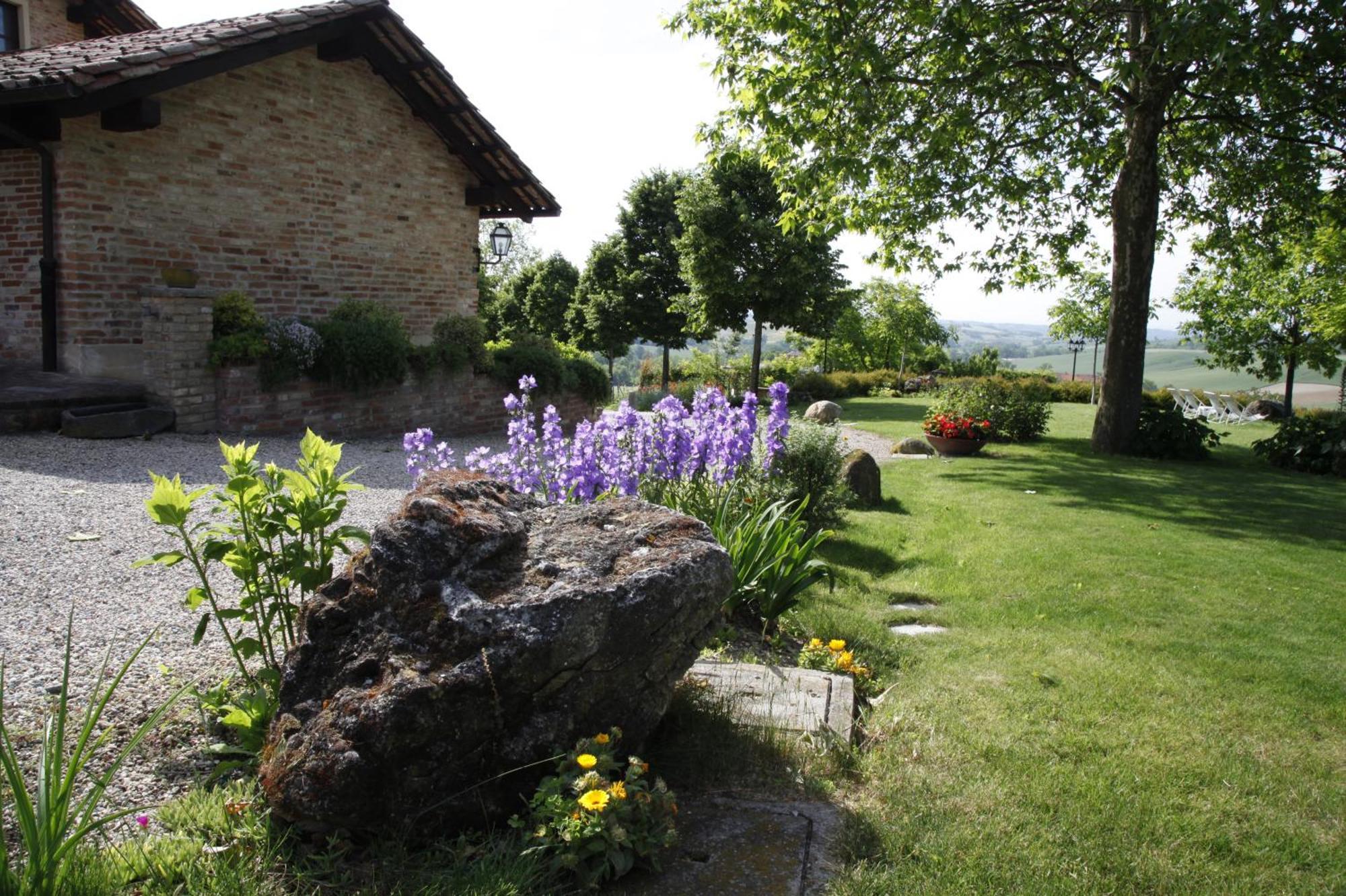 Hotel Relais Castello Di Razzano à Alfiano Natta Extérieur photo