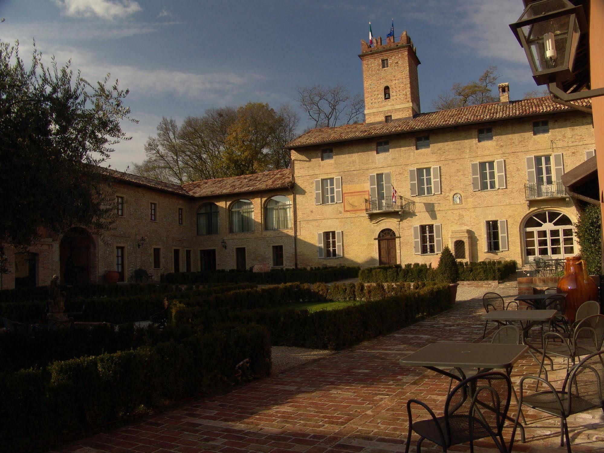 Hotel Relais Castello Di Razzano à Alfiano Natta Extérieur photo