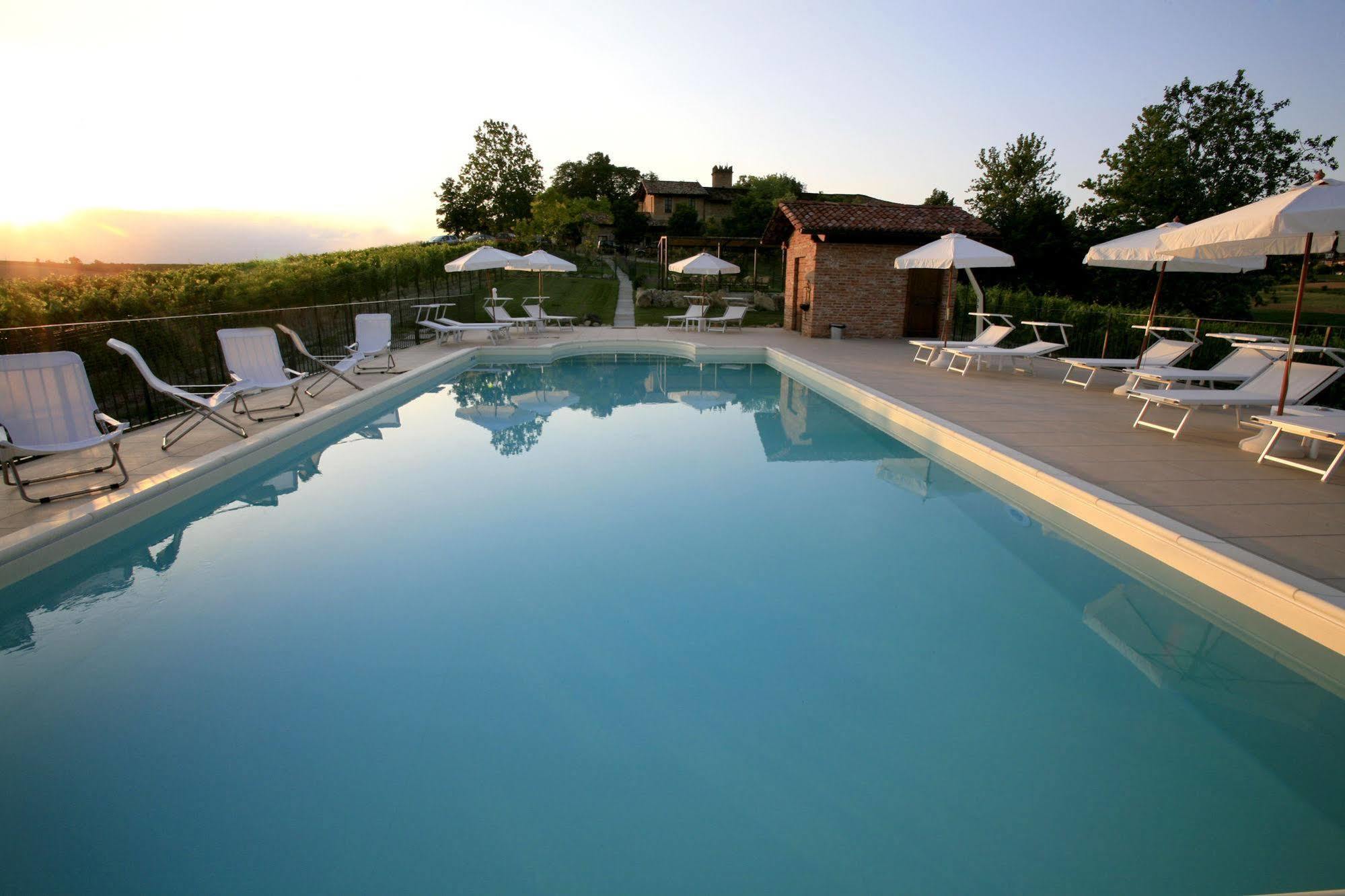Hotel Relais Castello Di Razzano à Alfiano Natta Extérieur photo