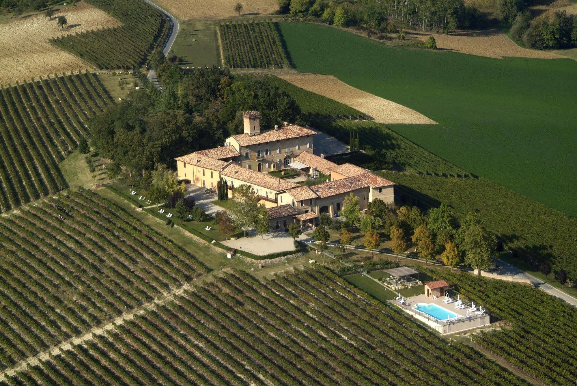 Hotel Relais Castello Di Razzano à Alfiano Natta Extérieur photo